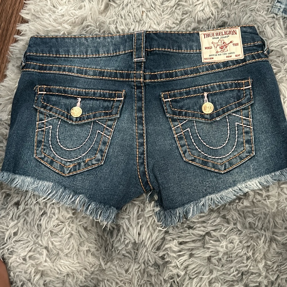 NWOT size 27 True Religion Low Rise Cut off Short